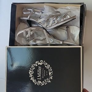 Silver strappy heels NIB